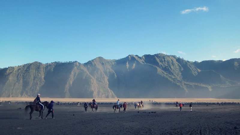 mount-bromo-indonesia-horse-riding-unsplash