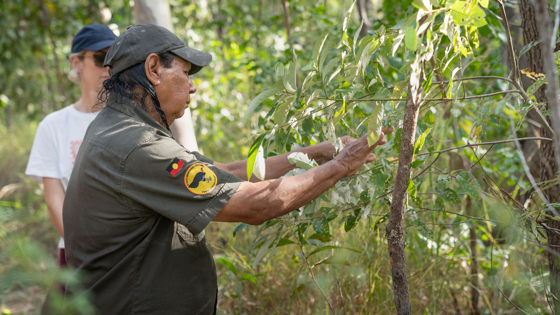 An Aboriginal man, Mooks, shows bush food to traveller in Rossville, Queensland