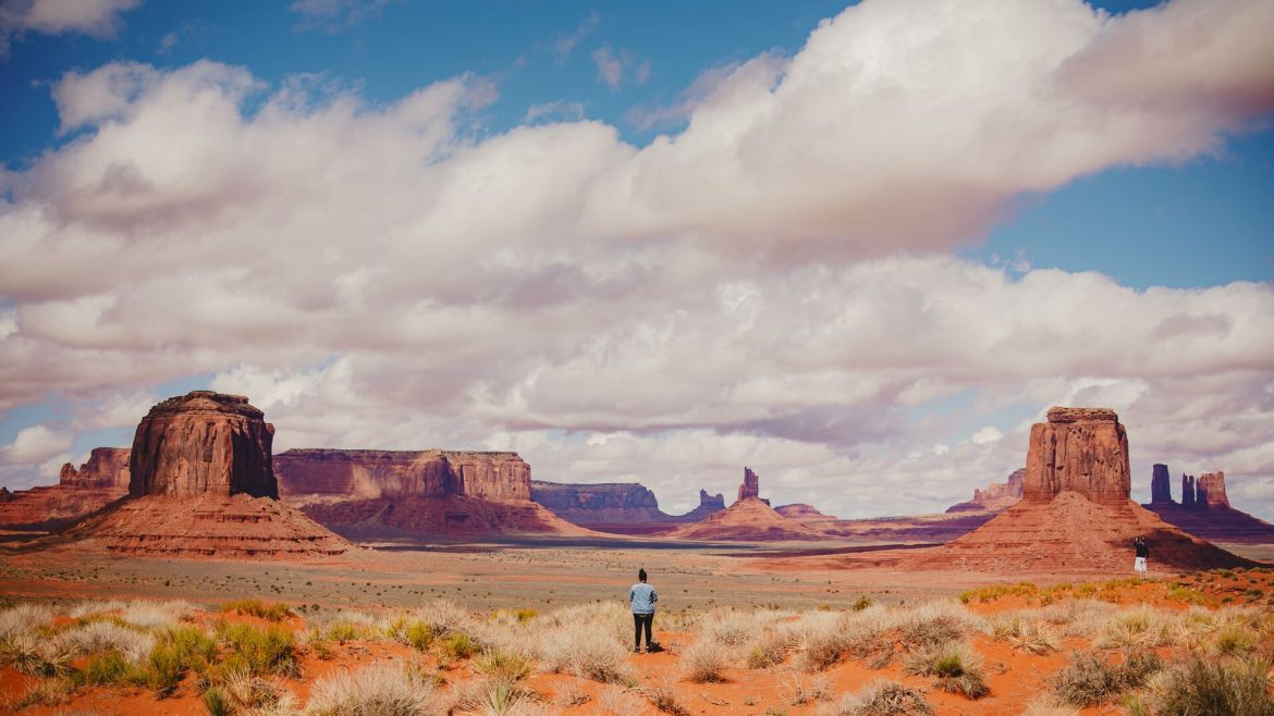 A traveller looking out over a wide landscape of Monument Valley, USA