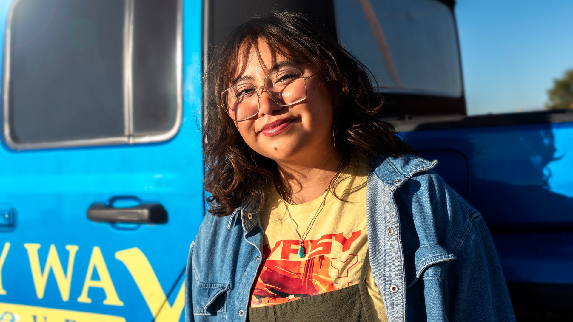 Share knowledge with a Navajo guide in Arizona.