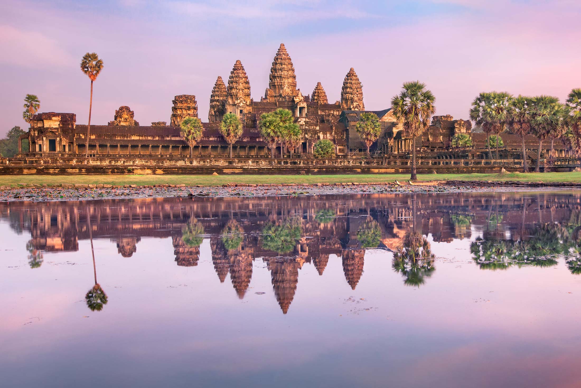 cambodia_angkor-wat_reflection_pink-sky