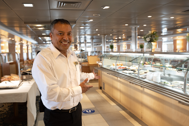 Polaris Restaurant in the Ocean Endeavour