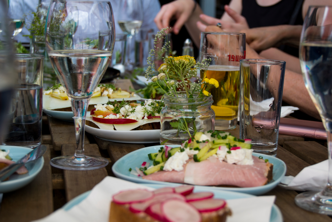 Austria_Vienna_Lunch_Flower_Al-fresco
