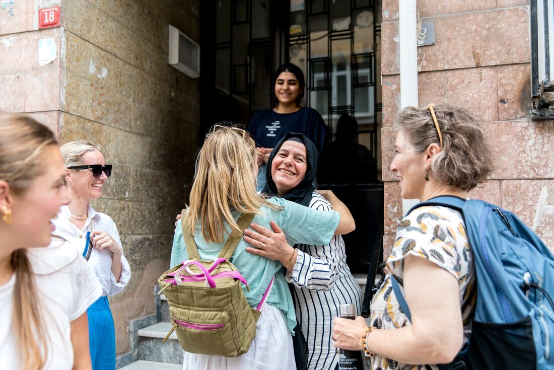 Hosts embrace travellers after a homecooked meal in Istanbul northwestern Turkiye