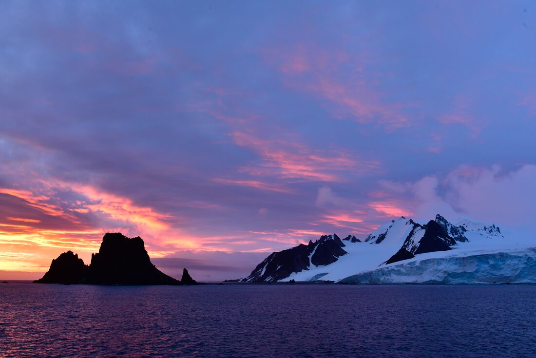 Experience an unending sunset in Antarctic spring
