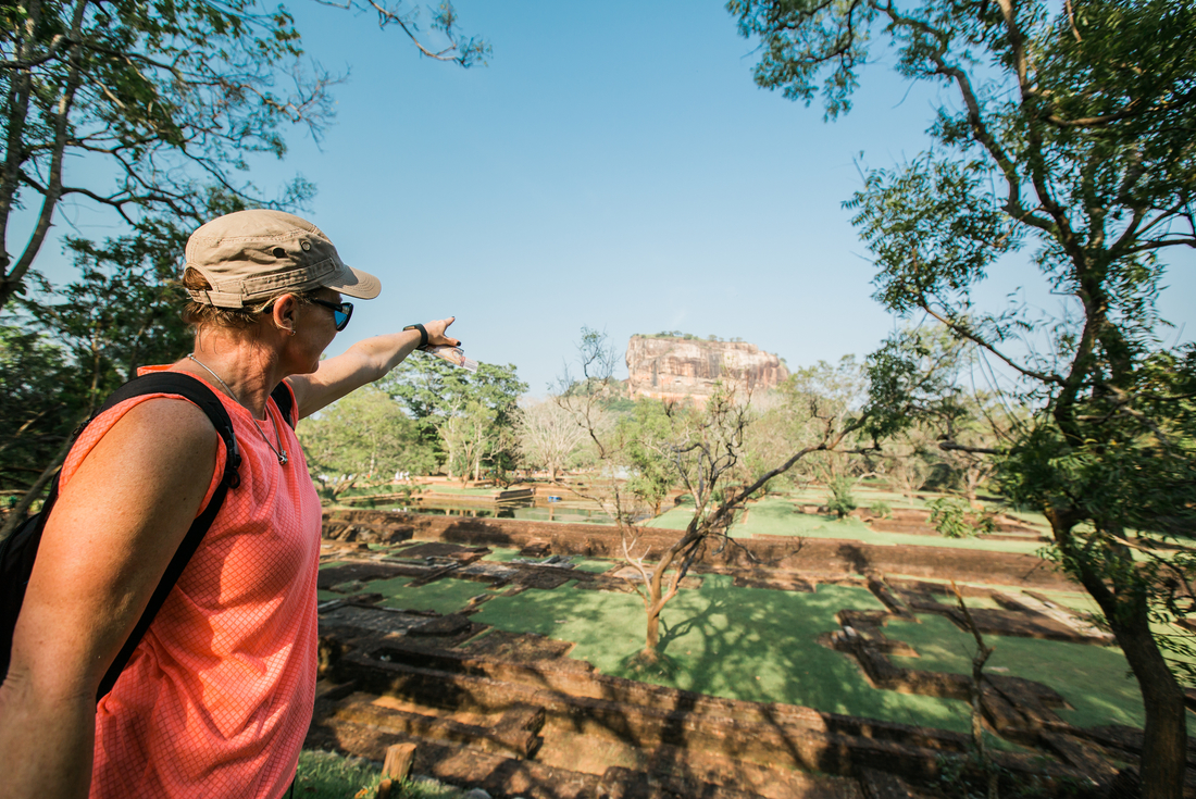 sri-lanka_dambulla_sigiriya-lion-rock-fortress_traveller-looking